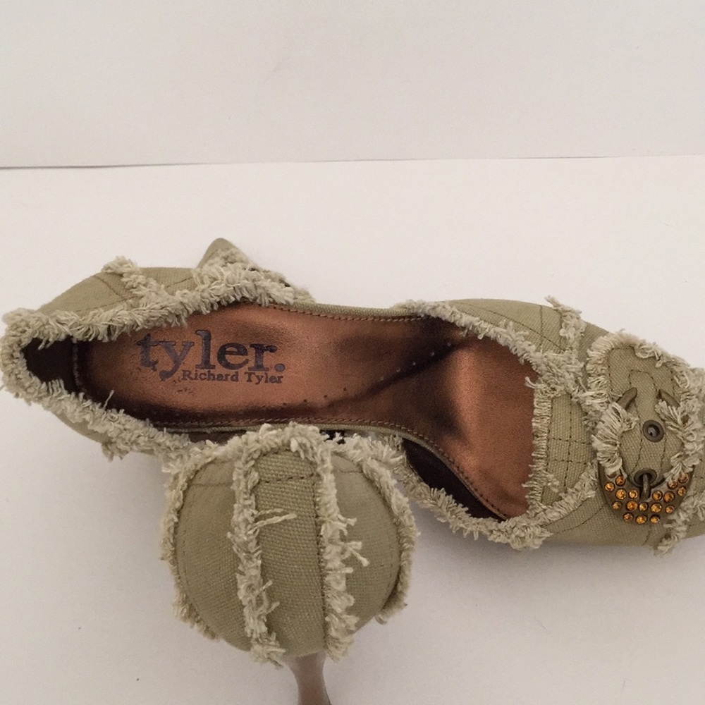 NWT Richard Tyler distressed fringe pumps - Picture 8 of 11